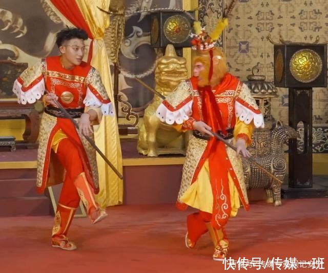 猪八戒|六小龄童再演美猴王，气喘吁吁仍不忘关注扮相，杨紫杨迪感动哭了