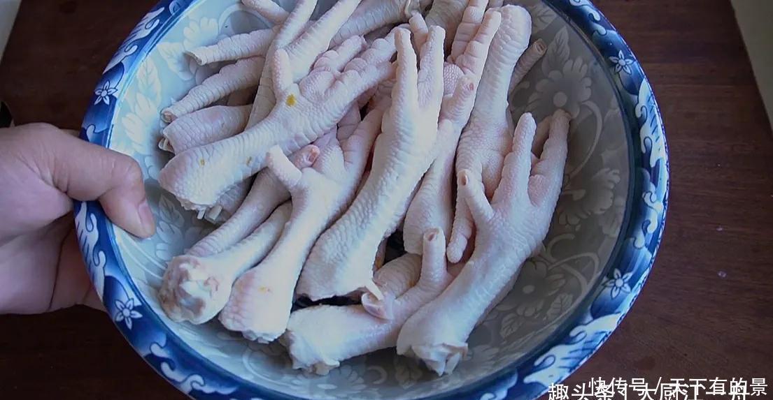 鸡爪去骨头原来这么简单,3分钟去除干净,吃鸡爪跟吃肉一样解馋