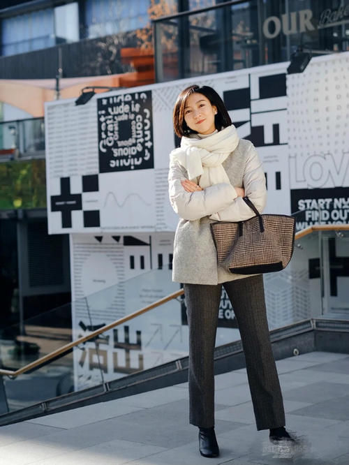 40岁女人的穿衣准则：品质为主，搭配为辅，做到这两点，咋穿都美