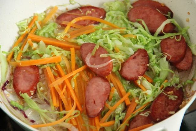 都说没有吃过炒方便面的人生是不完整