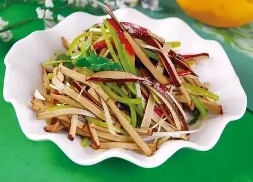  精选|美食精选：菇爆牛肉丝，韭菜炒香干，苦瓜丝拌熏干，养颜桃胶汤的做法