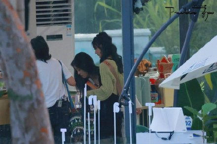 丁真|赵丽颖《中餐厅5》路透，与宁静张碧晨热聊，化身前台小妹忙不停