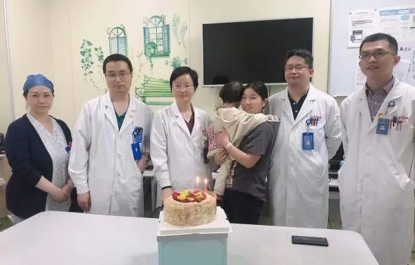 3岁女孩只有10公斤，肿瘤充满腹腔