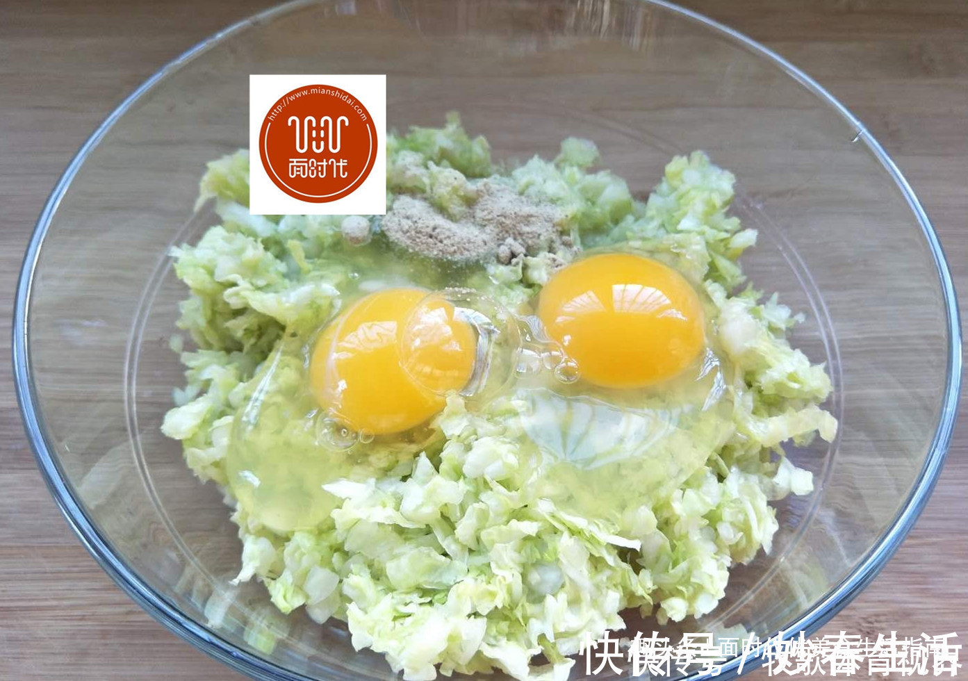 别再炒白菜炖白菜了，教你做成白菜丸子，酥脆鲜香拿肉都不换 ！