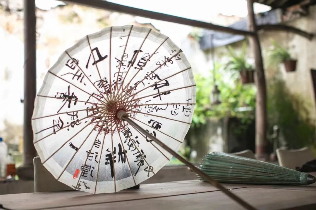 刘伟|一把伞600元，排队半个月才能买到！杭州90后小伙这手绝活太惊艳，火到国外了