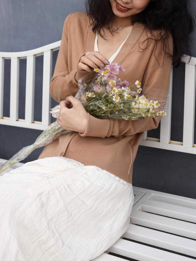 针织衫|初秋,卫衣搭配直筒裤简约高级,还能提升气质感,美如初恋女友