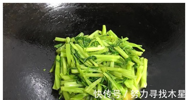 夏天|夏天要多吃这碱性蔬菜,钙是西红柿的12倍,5块钱1把,清脆又!