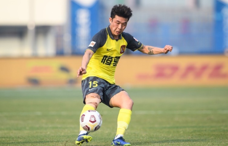 一语|严鼎皓一语中的!却殃及池鱼,误伤武磊,遭到球迷疯狂吐槽