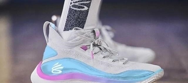 boost 库里8与跑鞋共底的设计,究竟是创新还是失误?