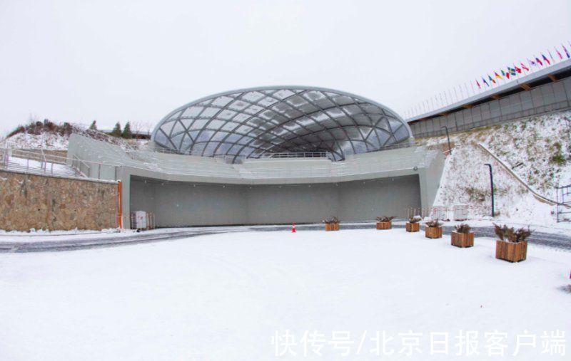 运动员|“雪游龙”中运动员尽情滑行，雪中延庆赛区动感十足