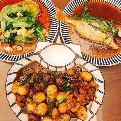 虎皮鹌鹑蛋亲昵红烧肉