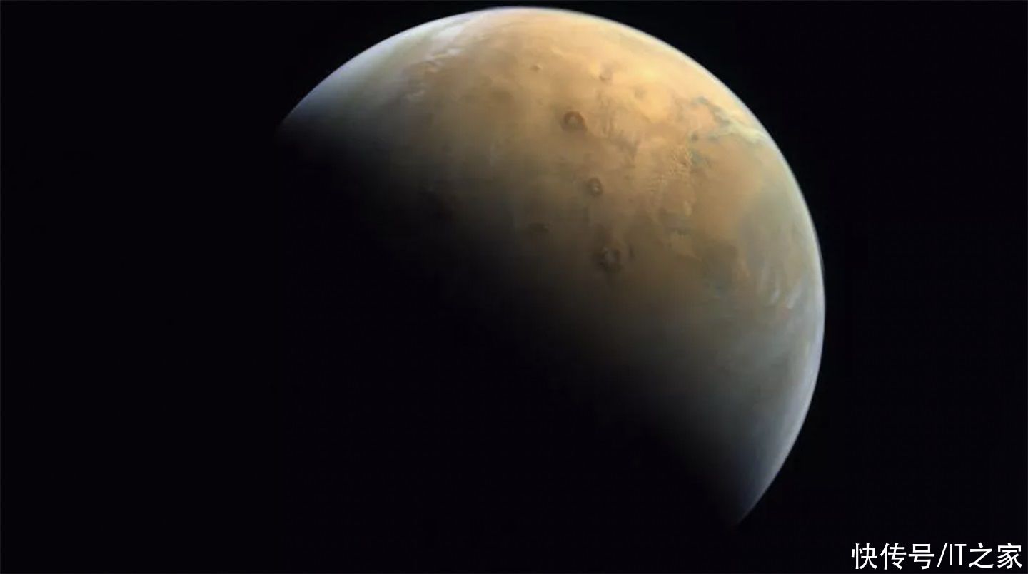 阿联酋探测器发回第一张火星照片