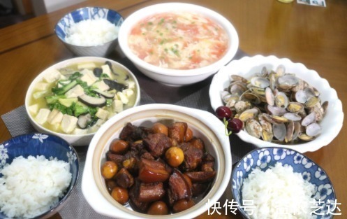 香菇|一家三口的晚餐，家常美味，简单温馨，满满的幸福感！
