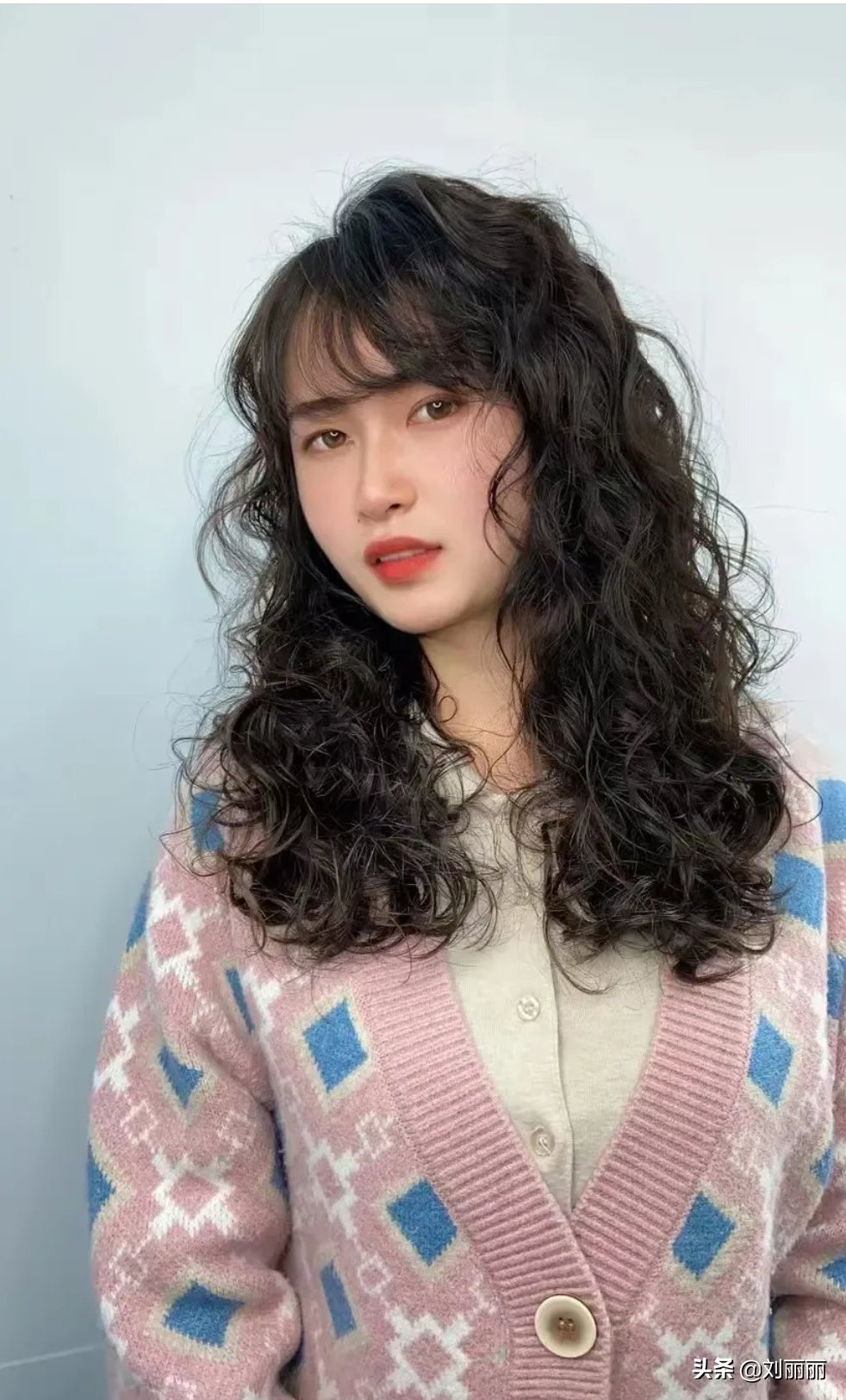 发根 别再剪过时的发型了,这才是当下流行的发型,长短都能美出新花样