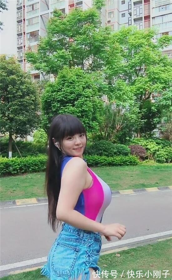 牛仔裤 紧身牛仔裤的十分百搭,可以搭配出各种风格!