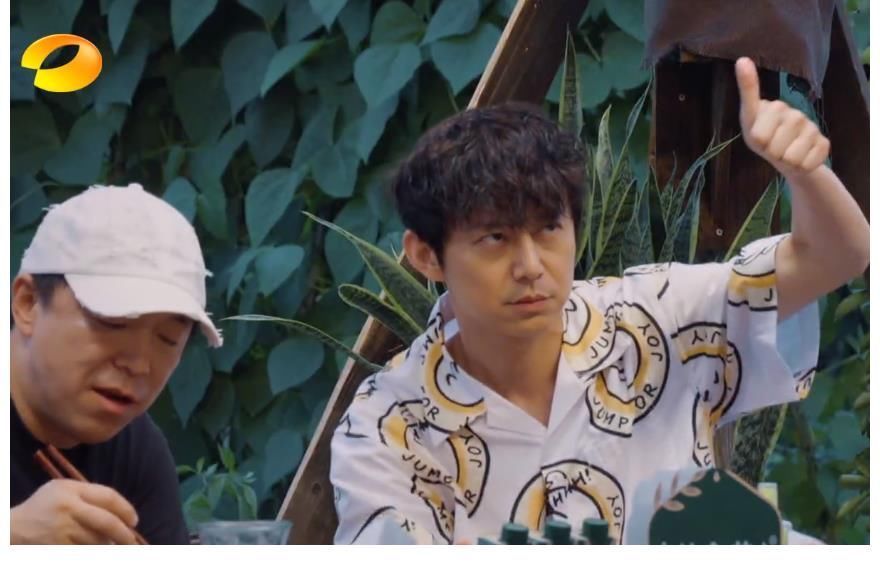 蘑菇|这才叫真朋友!黄渤做客蘑菇屋,犀利评价张艺兴的菜和音乐作品