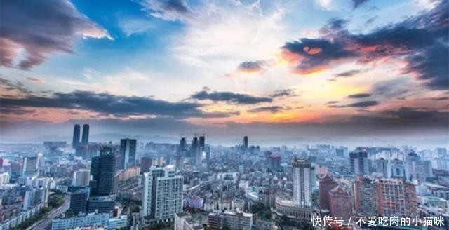 泡沫经济|日本房价“崩盘”回忆:当年“没买”房子的人,后来过得怎样?