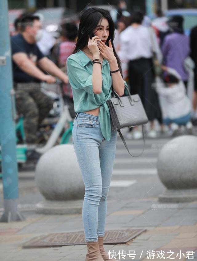 短袖衫 烂大街的牛仔裤,依然是休闲搭配的主角,配翠绿短袖衫,清爽宜人!