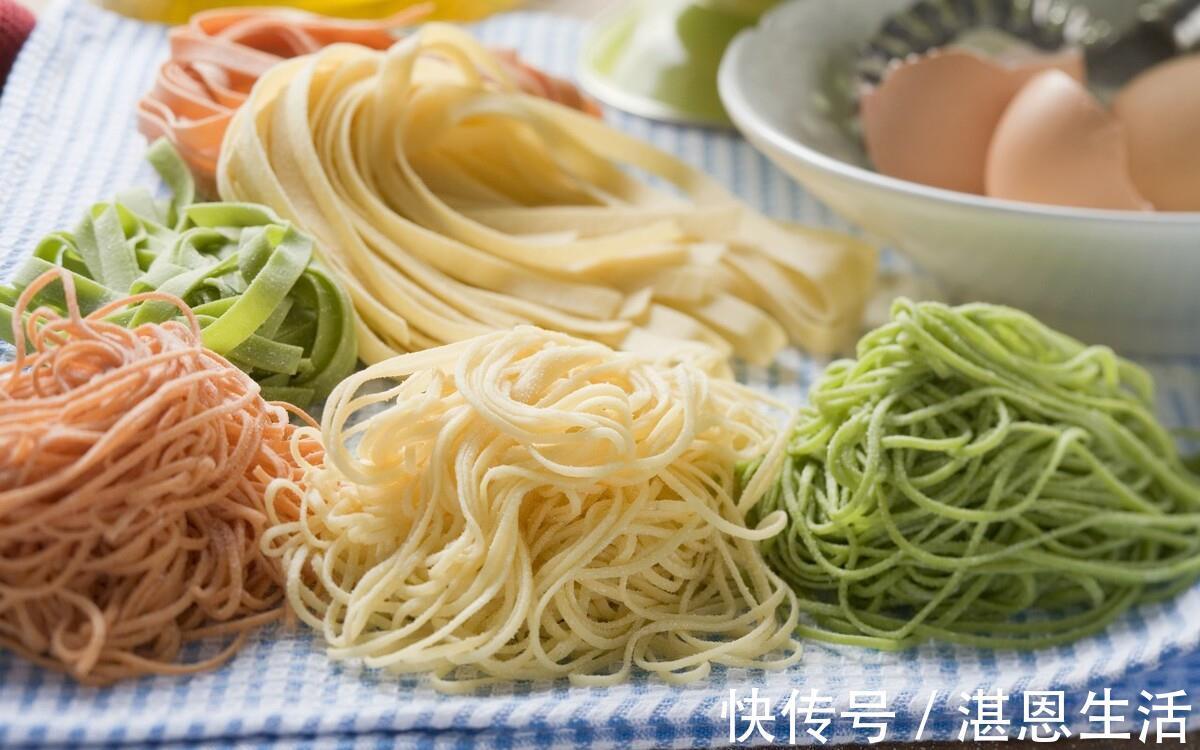 炝锅面|煮面条时,记得提前“放2味”,面条爽滑不坨,又香又好吃