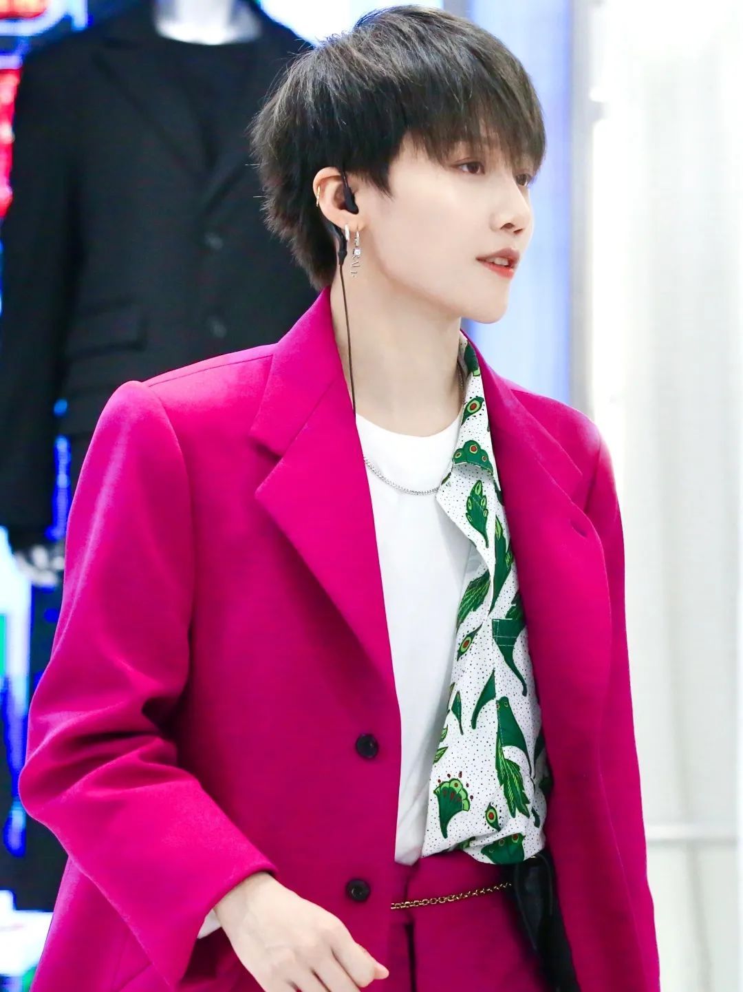 回村的诱惑|拜拜牛油果绿!今夏超火流行色时髦又高级,早穿早美