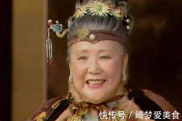 红楼梦!薛宝钗在贾母面前抖机灵,贾母不动声色,狠狠打脸薛宝钗!