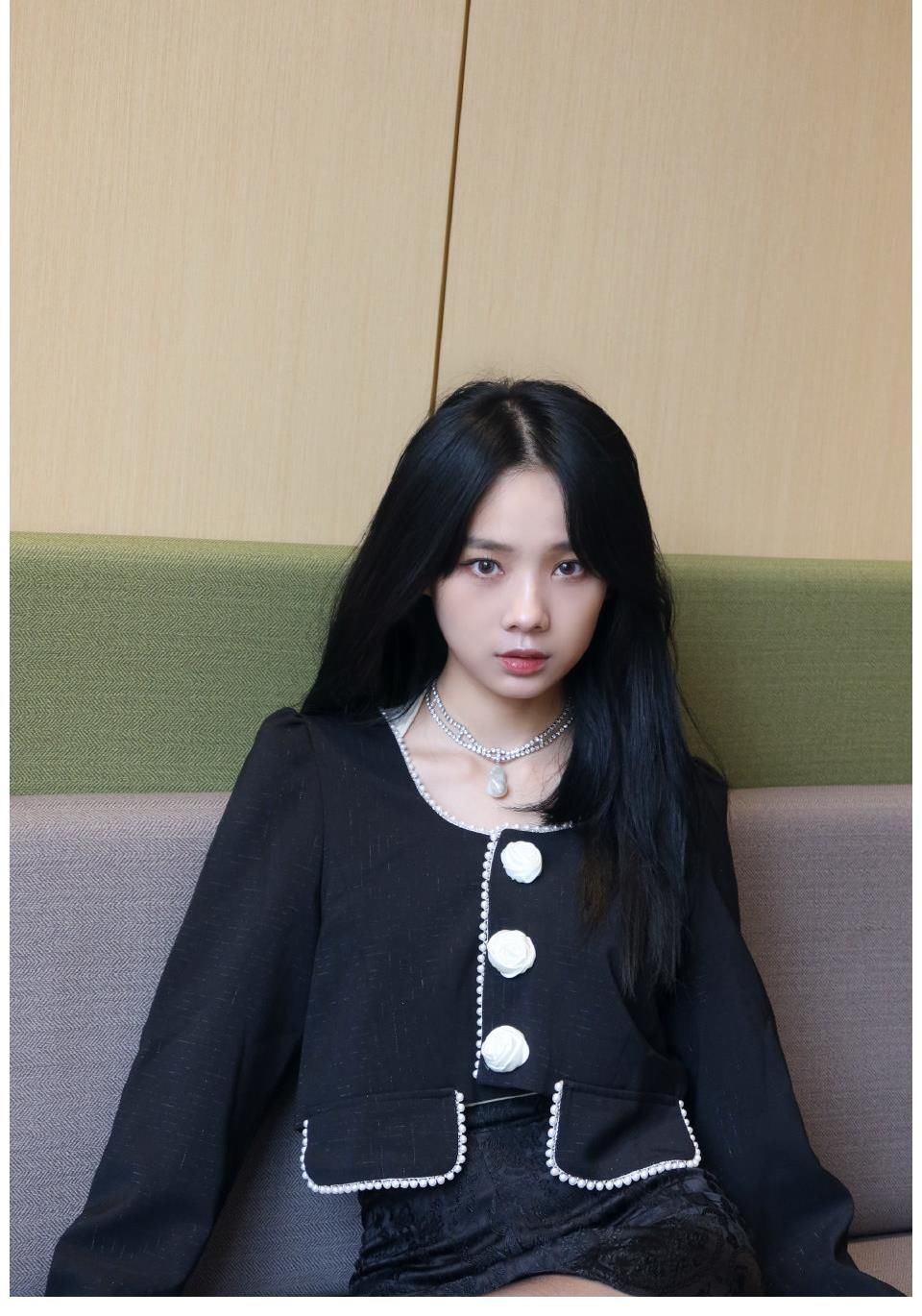 女人味儿 鲁照华身着秋季小西服，轻奢时尚又高级，活力四射