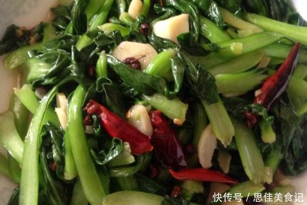 青菜|炒青菜易出水不入味,别急着炒,原来焯青菜的水也有讲究