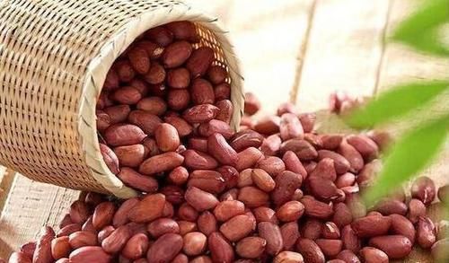 人到中年想長(zhǎng)壽，可以多吃幾種食物，改善體質(zhì)，有益健康！