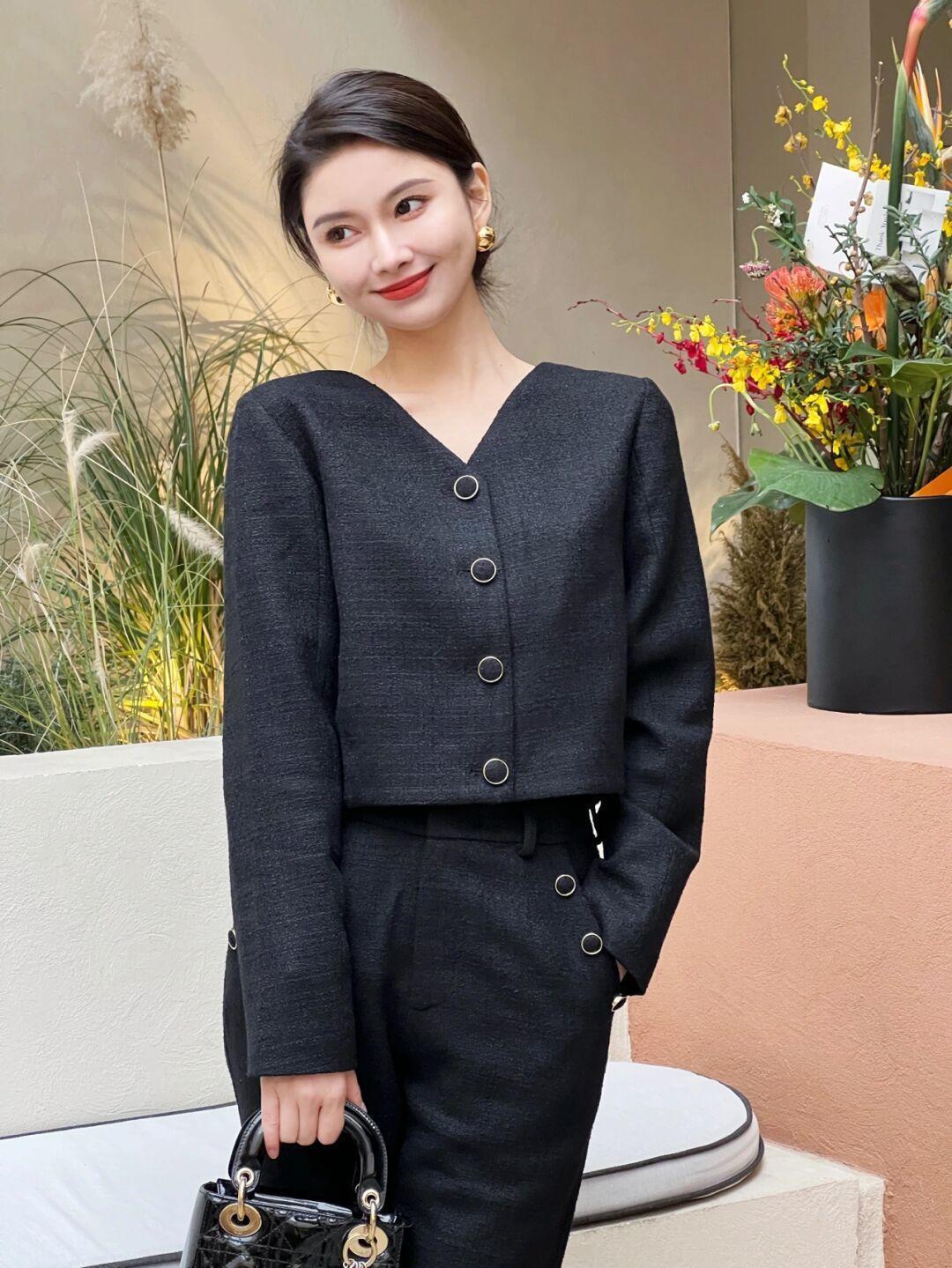 包臀裙 “开衫”的高级穿法是这样的,保暖舒适又温柔,每一套都能照穿