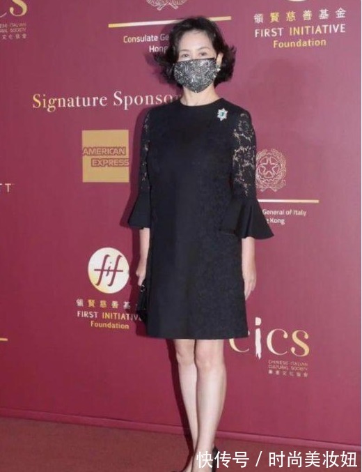 连衣裙|何超琼骨子里的“贵气”,穿浅紫色裙高贵优雅,一般人装不出来