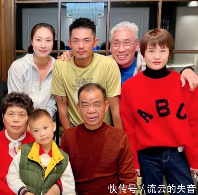 小羽|林丹陪家人过年亲自下厨,谢杏芳贴心为老公拍照,与婆婆相处融洽