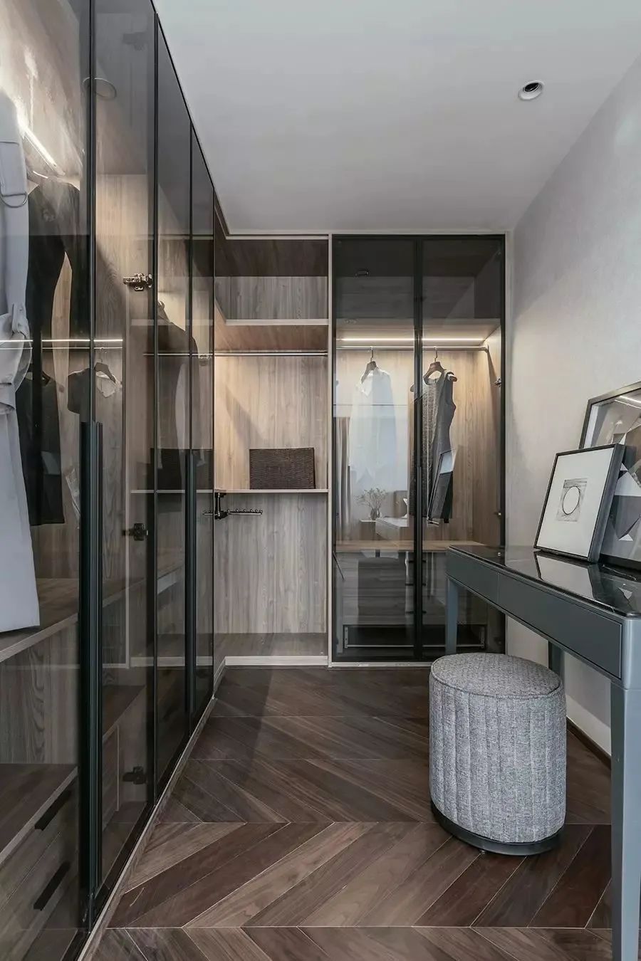 空间|262㎡现代简约大平层，简洁纯粹的空间，生活从容自然