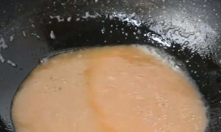 鱼肉|草鱼新吃法,淋上糖醋汁,外酥里嫩,酸甜美味,好吃到停不下来