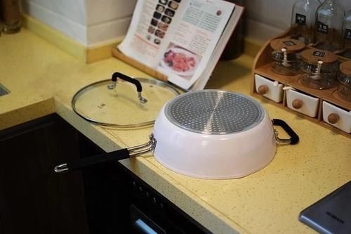 厨房好伙伴 一锅多用 知吾煮平底炒锅