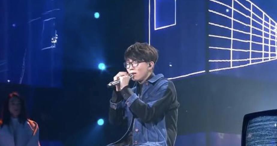 快男|从1.3亿代言费到县城卖唱,“消失”2年的吴莫愁,到底得罪了谁?