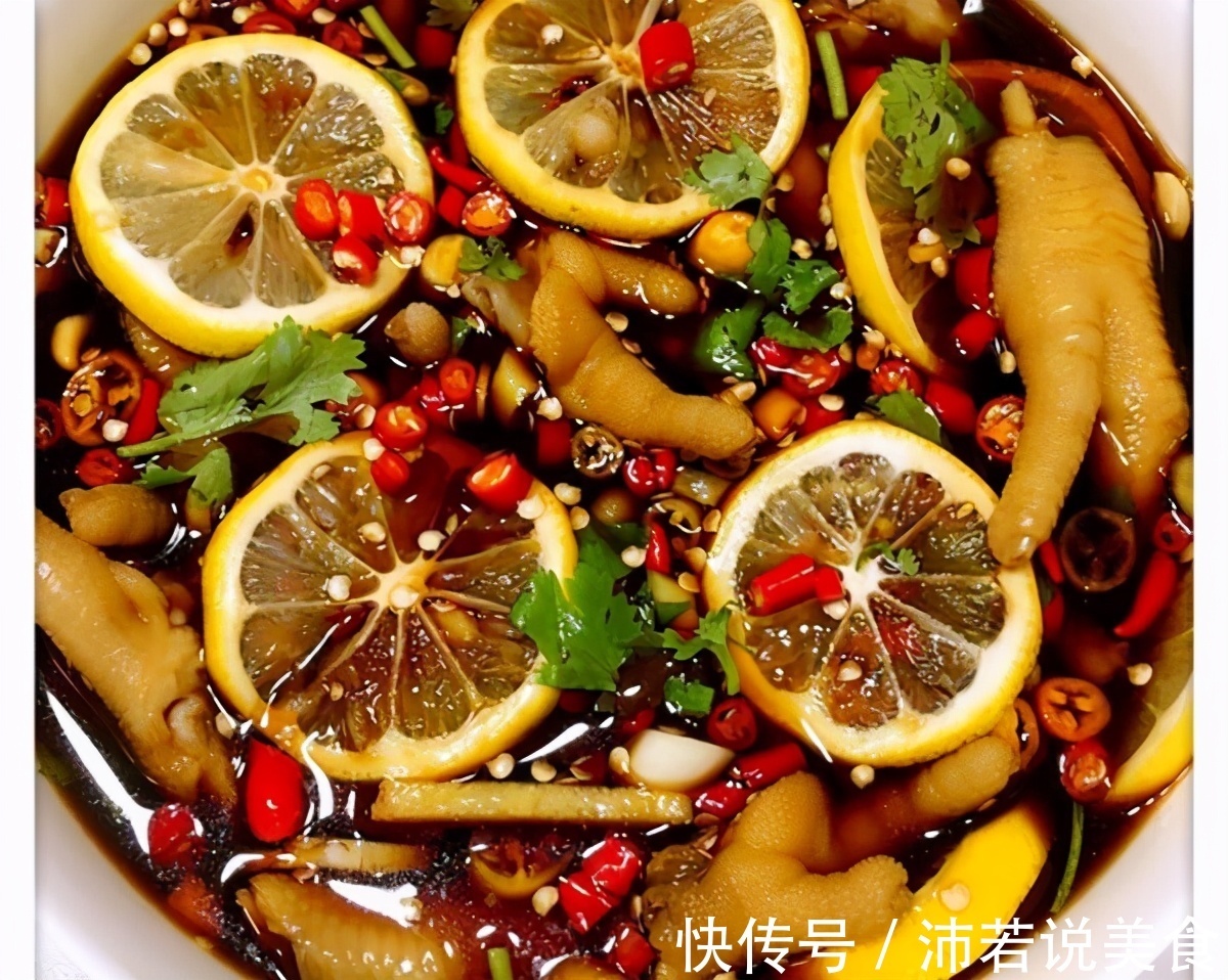 可以去摆地摊的酸辣鸡爪，酸辣开胃，解馋又美味，我一次能吃好多