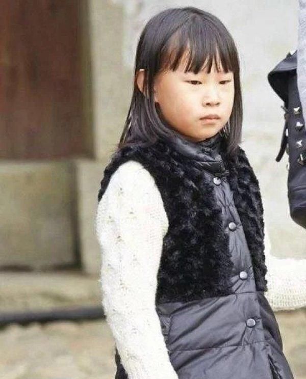 13岁黄多多被吐槽太成熟？看到小沈阳12岁的女儿，小巫见大巫！