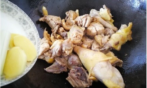 奶奶|80岁奶奶教我煲鸡汤,只需多一步,汤鲜肉嫩,香味扑鼻!