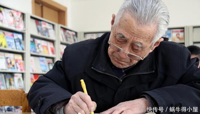 60岁以上老年人如何防止大脑衰老？坚持做5件事，增强记忆力