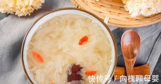 煮银耳汤，泡发后直接煮是错的，学会2个小技巧，出胶又多又快速