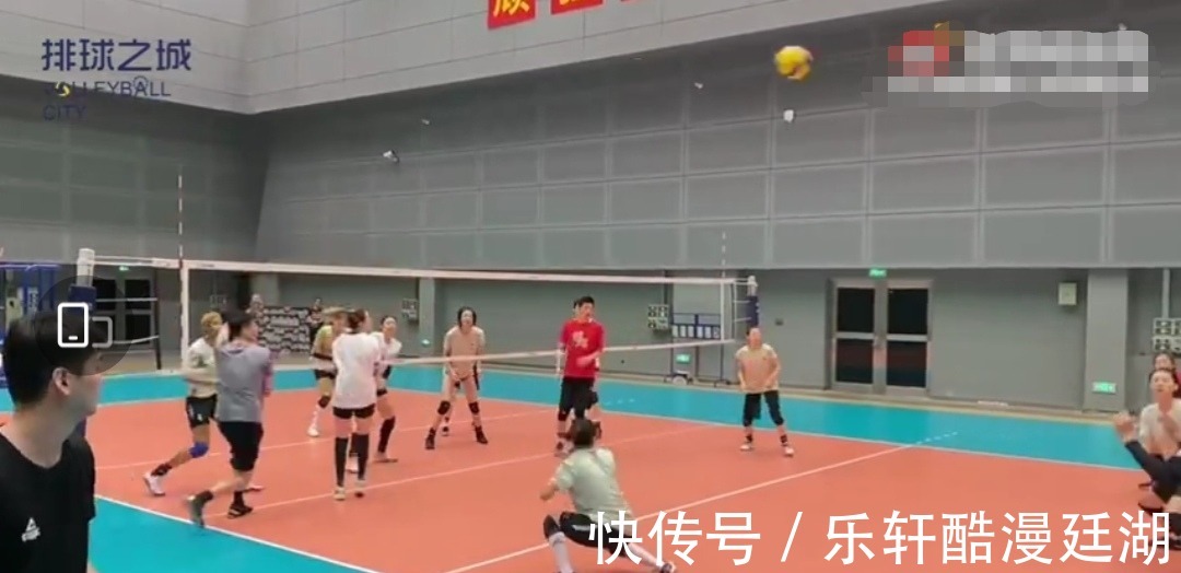 广东女排|卫冕冠军训练“态度”好,主副攻练习接一传,袁心玥已经归队