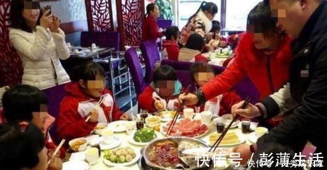 邻座|熊孩子往邻座火锅“吐口水”,家长不以为意,店家的做法十分解气