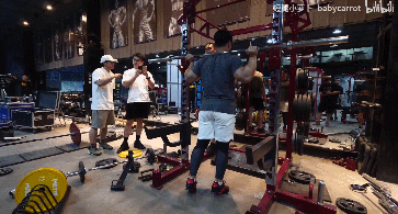 结果|他们挑战了鹿晨辉的深蹲训练,结果...