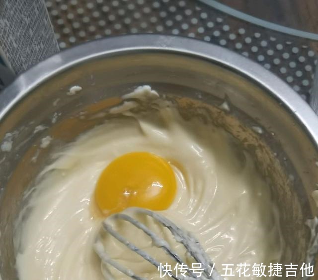 芝士味|周末下午茶必备轻芝士蛋糕，口感甜美，松软不腻，芝士味十足！