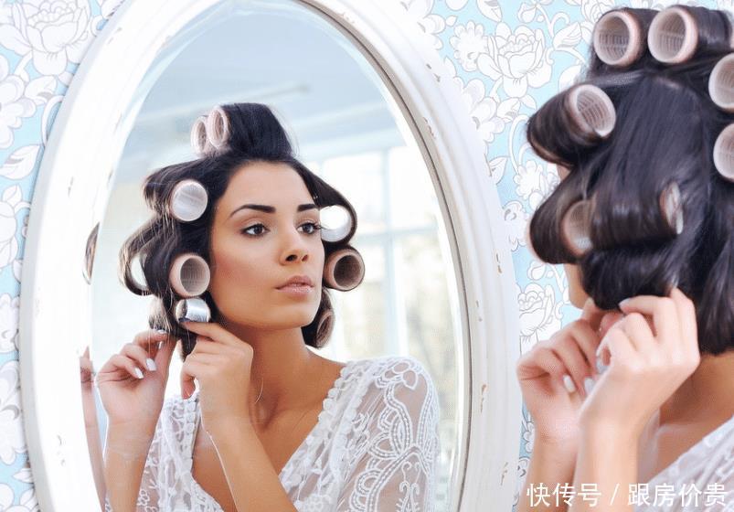 擦镜子|家里的镜面经常落灰怎么办?别再用湿纸巾擦了,有报纸吗