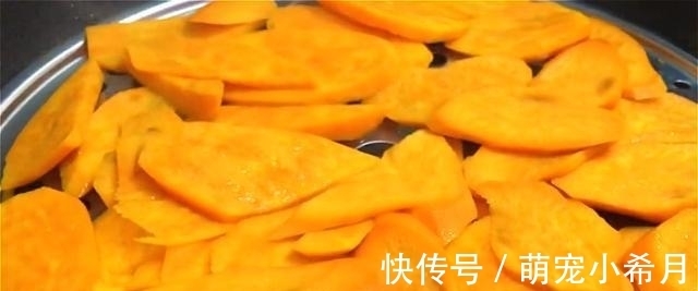 红薯这样太解馋了，软糯香甜不沾牙，刚出锅就忍不住偷吃了，真香