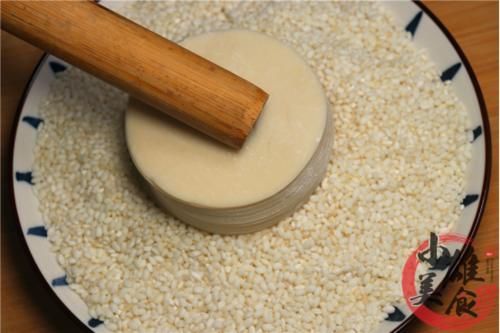 糯米别包粽子了,加2元饺子皮,比粽子还好吃,上桌全家就抢光光