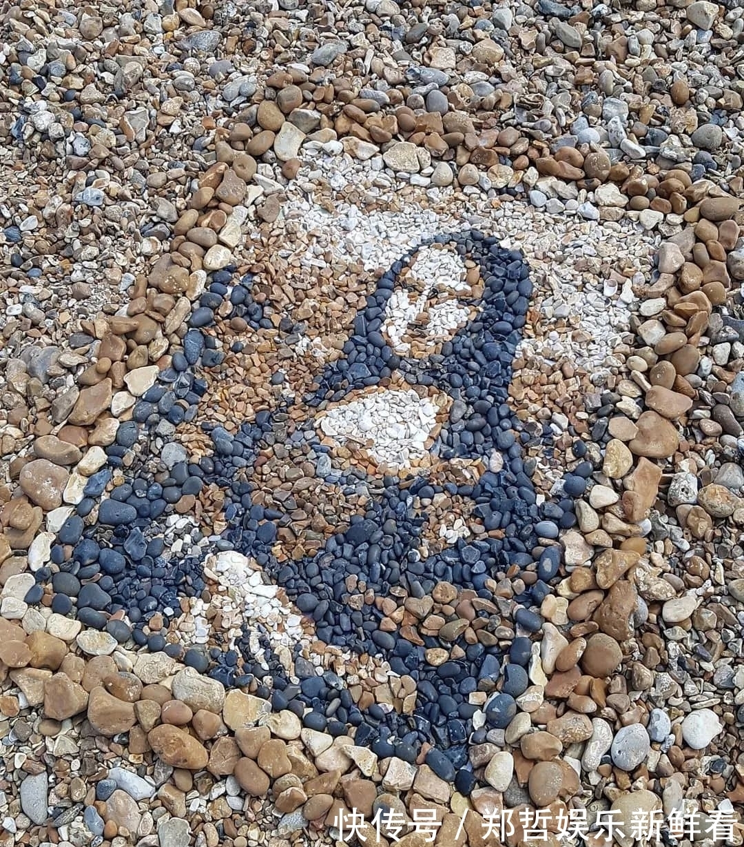 艺术家|艺术家用石头“作画”,再现传世经典,网友:我用笔都画不出来