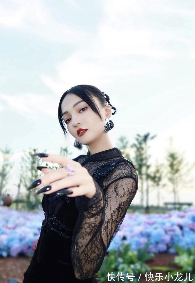 穿搭 时尚穿搭，透视薄纱本就时尚，与黑色结合更是经典中的经典