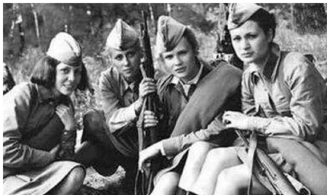 二战|二战期间，苏联年轻女兵战斗力强悍，但被俘后下场令人唏嘘